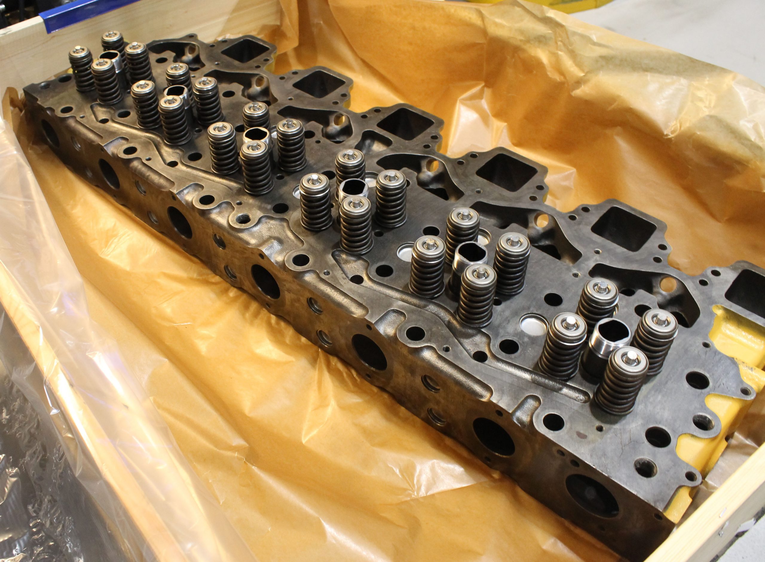 CYLINDER HEAD GRP, LOADED