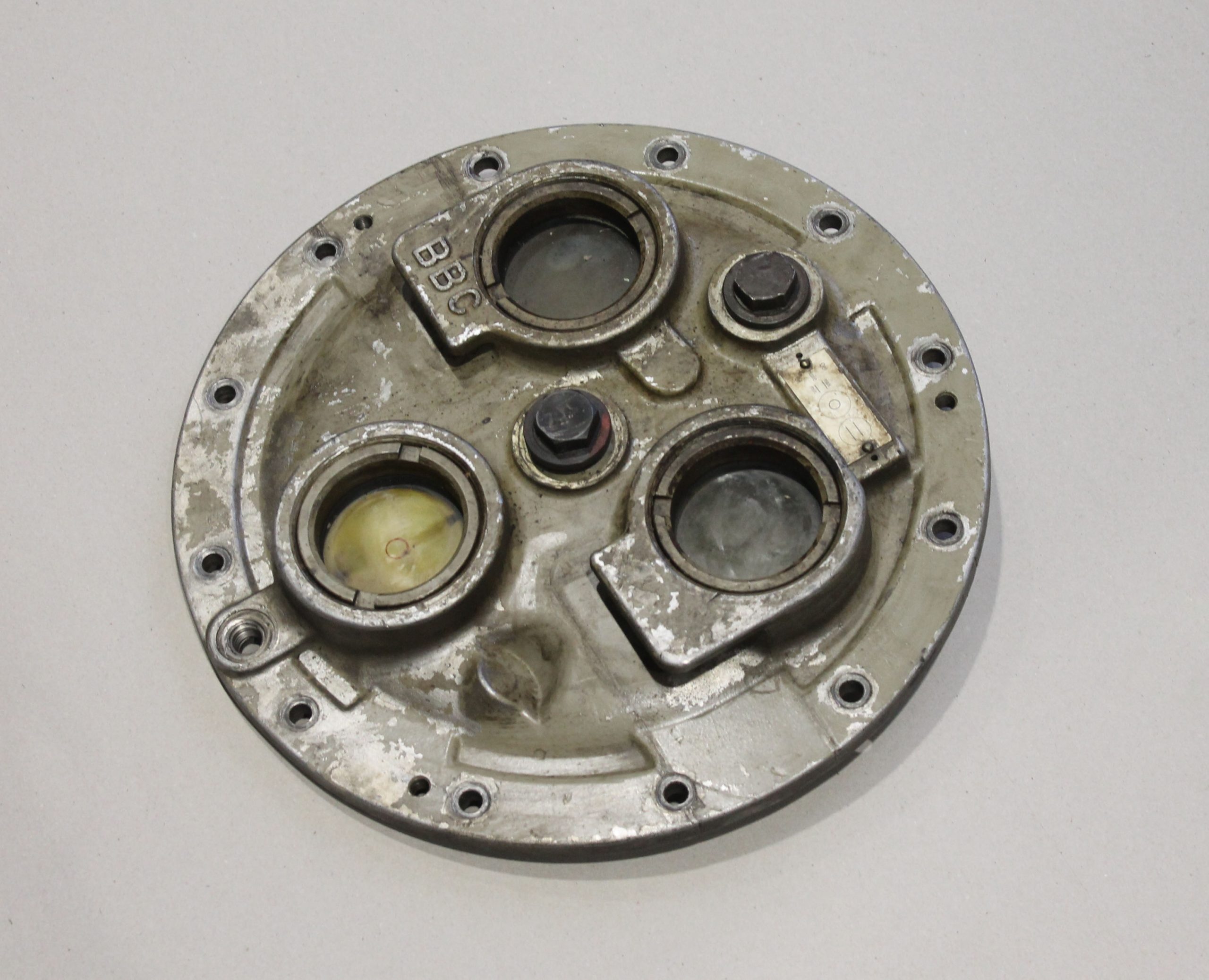 R400 Bearing space cover